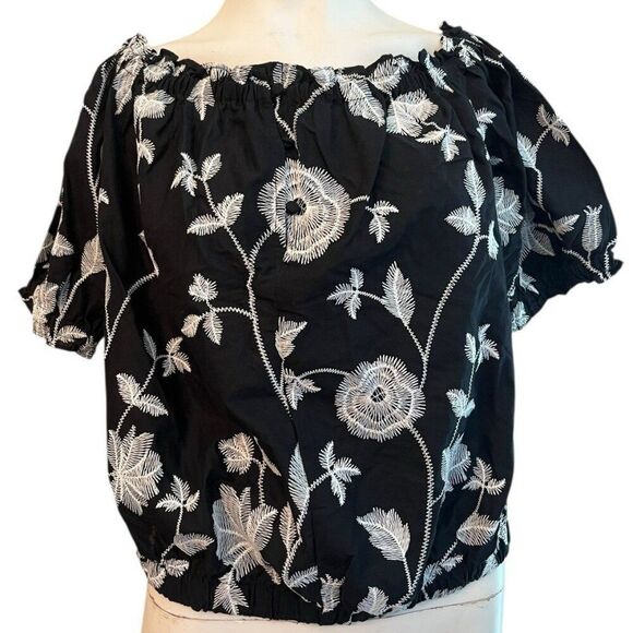 Ladies Medium Off Shoulder Cropped Top Black White Floral Embroidered Blouse NWT - Picture 1 of 5